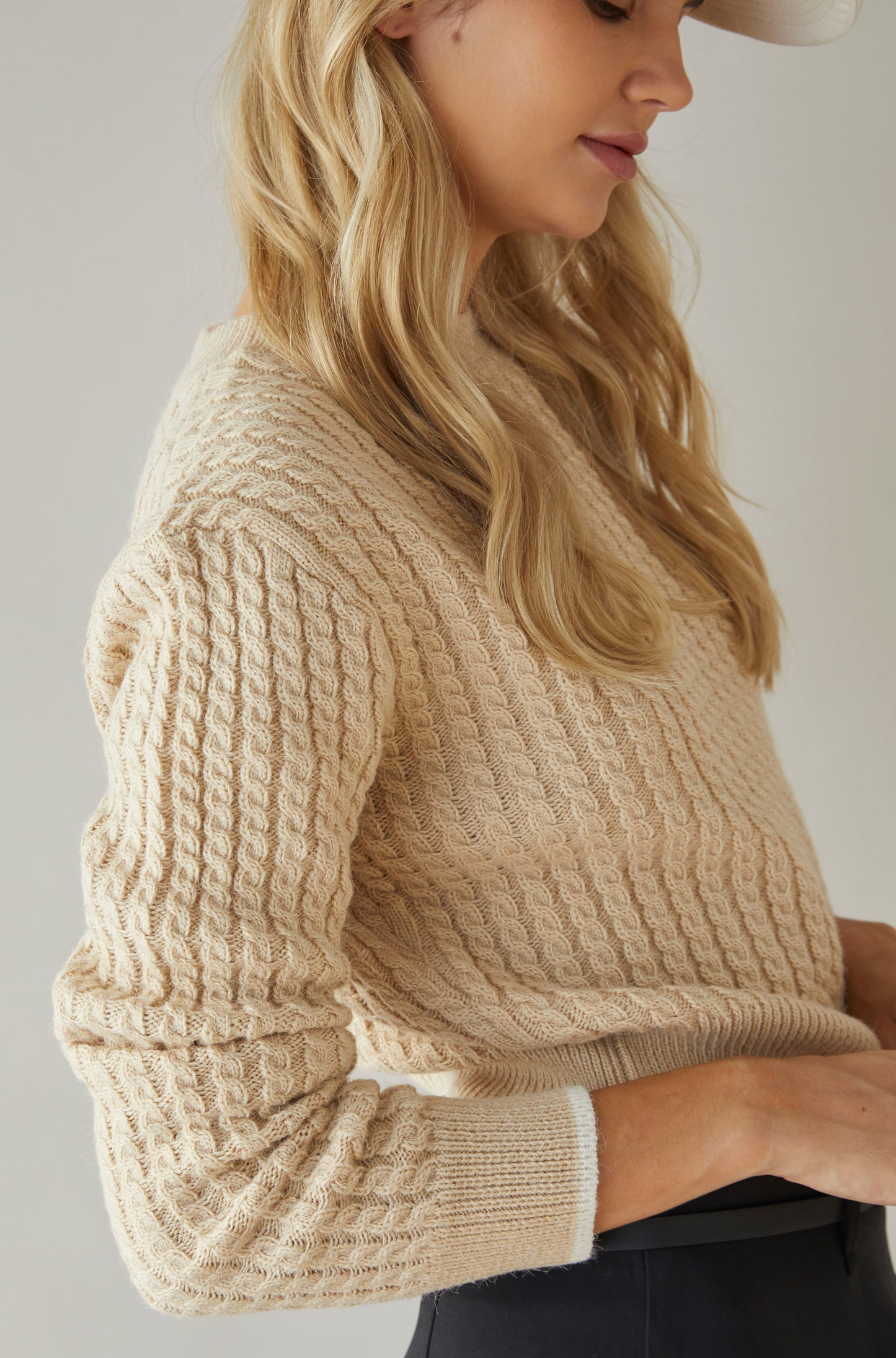 Chompa Tommy Beige