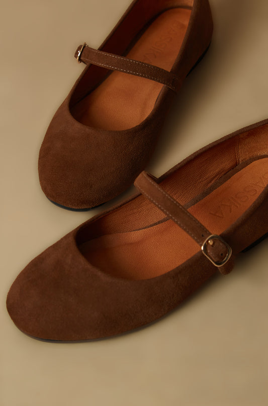 Balerina Celina Camel